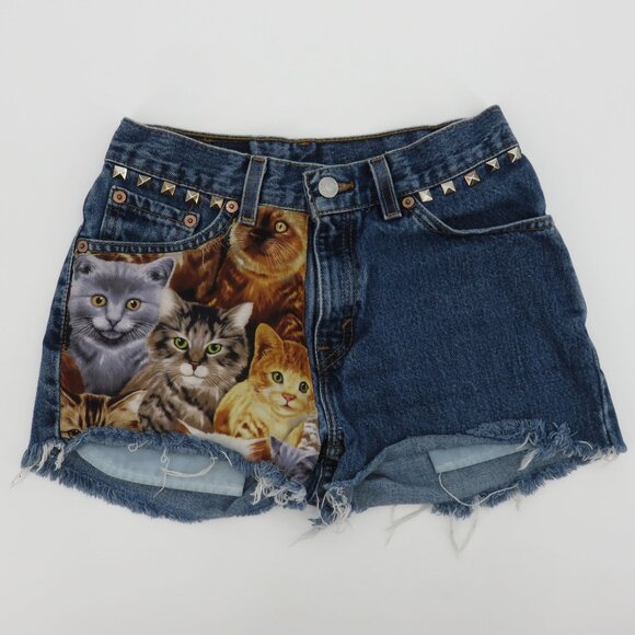 Levis Women SEE MEASUREMENTS Custom Pyramid Stud Cat Kittens Cut Off Jean Shorts - Picture 11 of 11